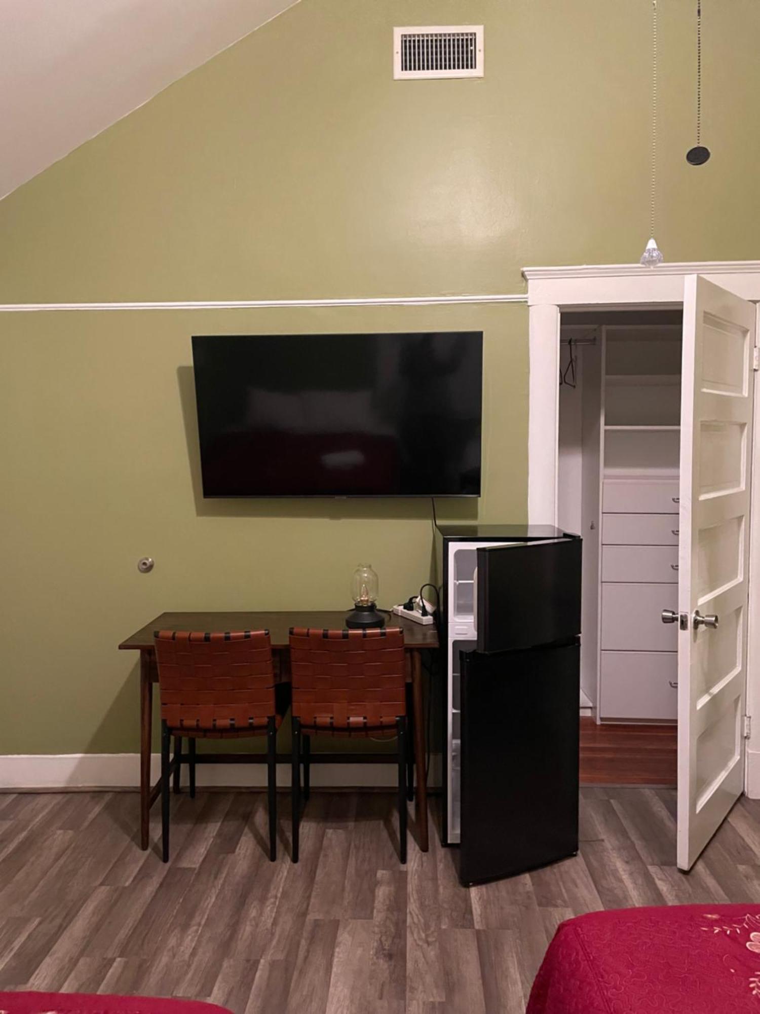 Privatunterkunft Private Large La Bedroom W Private Full Bathroom Or Half-bathroom - Tv - Ac - Wifi - Private Fridge Near Usc - Exposition Park - Usc Memorial Coliseum - Banc Of California Bmo Stadium - Downtown Angeles Dtla - Of Southern California Us Los Angeles